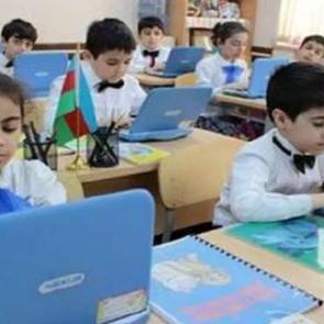 Azerbaycan'dan laiklik vurgulu okul kıyafeti d&uuml;zenlemesi