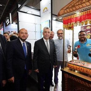Bakan Bolat 21. M&Uuml;SİAD Uluslararası Fuarı'nda iş insanlarıyla bir araya geldi