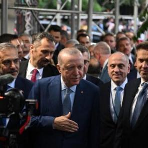 Beşten B&uuml;y&uuml;k Bir D&uuml;nya İ&ccedil;in New York'ta Bir Ses