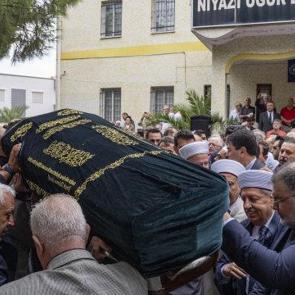 Burhan &Ouml;zfatura son yolculuğuna uğurlandı