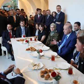 Cumhurbaşkanı Erdoğan&rsquo;dan New York&rsquo;ta T&uuml;rk pastanesine ziyaret
