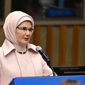 Emine Erdoğan'dan BM'de k&uuml;resel &ccedil;ağrı: Dijital g&uuml;venlik i&ccedil;in standart belirleyelim