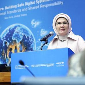 Emine Erdoğan'ın ABD'de g&uuml;ndemi &ccedil;ocuklar, iklim ve kalkınma oldu