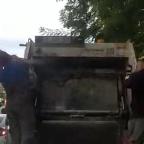 Temizlik iş&ccedil;ilerinin bayrak hassasiyeti kamerada