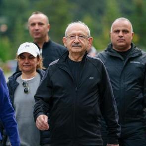 Kılı&ccedil;daroğlu, Abant&rsquo;ta sabah y&uuml;r&uuml;y&uuml;ş&uuml; yaptı