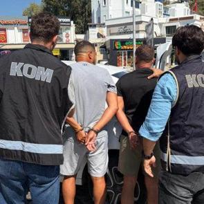 Kırmızı b&uuml;ltenle aranan Fransız su&ccedil; &ouml;rg&uuml;t&uuml; &uuml;yesi Bodrum'da yakalandı