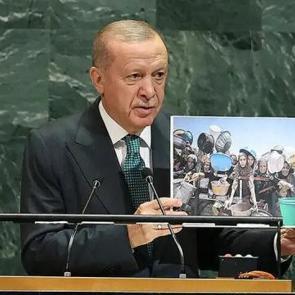 K&uuml;resel adaletin g&uuml;r sesi: Cumhurbaşkanı Erdoğan BM Genel Kurulu'na damga vurdu!