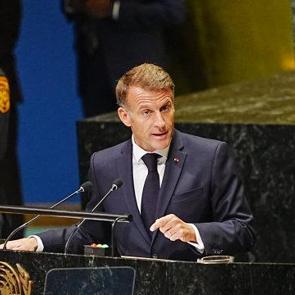 Macron "Hi&ccedil; kimseyi su&ccedil;lamak istemiyorum" dedi: H&uuml;rm&uuml;z i&ccedil;in a&ccedil;tı ağzını yumdu g&ouml;z&uuml;n&uuml;!