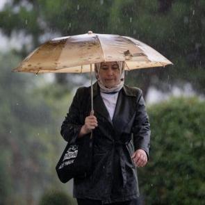 Meteoroloji uyardı: Sıcaklık 6 derece birden d&uuml;şecek! Kuvvetli yağış geliyor