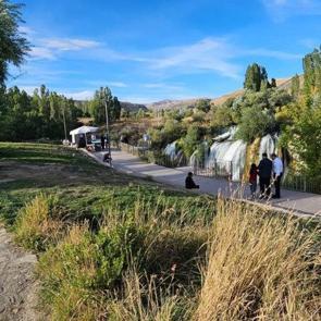 Muradiye Şelalesi&rsquo;nin &uuml;n&uuml; sınırları aştı: İranlı turistler hayran kalıyor