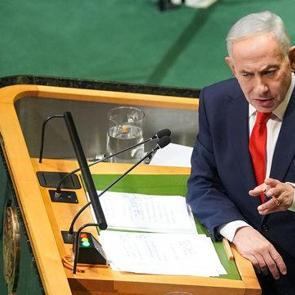Netanyahu BM k&uuml;rs&uuml;s&uuml;ne bombayla geldi! Şifre &ccedil;&ouml;z&uuml;ld&uuml;: Kirli niyeti bambaşkaymış...