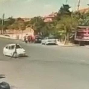 Niğde'de korkutan kaza: Yolun karşısına koşan engelliye otomobil &ccedil;arptı