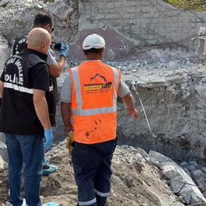 &Ccedil;orum'da t&uuml;yler &uuml;rperten olay! Yıkım &ccedil;alışması sırasında insan kemikleri bulundu 