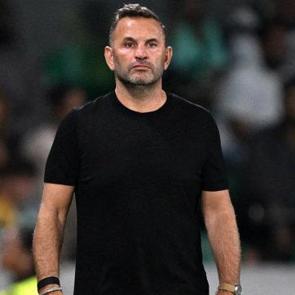 Okan Buruk bizzat a&ccedil;ıkladı! Galatasaray'da 2 futbolcu Barcelona'ya karşı yok