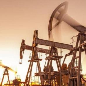 Brent petrol&uuml;n varili 103,65 dolardan işlem g&ouml;r&uuml;yor