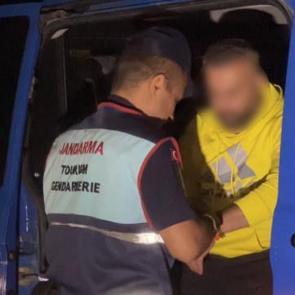 Polisin uyarı ateşine de aldırmadı: Alkoll&uuml; trafik canavarı 40 kilometre ka&ccedil;tı