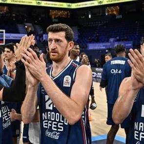 Pota derbisinde kazanan Anadolu Efes