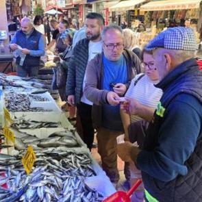 Tanesi 90 TL'ye d&uuml;ş&uuml;nce vatandaş akın etti!