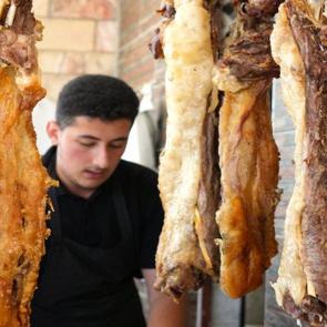 Ustası lezzet sırrını paylaştı! Muş&rsquo;un asırlardır sofraları s&uuml;sleyen tadı: B&uuml;ryan