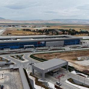 Malatya Havalimanı&rsquo;nda dev d&ouml;n&uuml;ş&uuml;m! Yolcu kapasitesi 2,5 milyona &ccedil;ıkarıldı