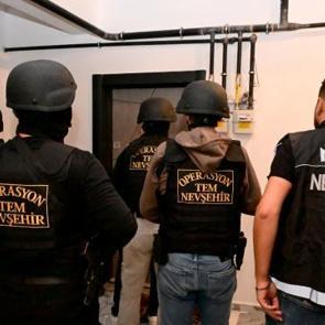 4 ilde eş zamanlı uyuşturucu operasyonu:  33 g&ouml;zaltı