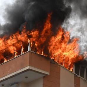 5 katlı binada korkutan yangın