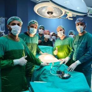 Karın ağrısı şikayetiyle hastaneye gitti! Mesanesinden 42 taş &ccedil;ıkartıldı