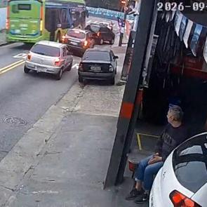 Freni patlayan otob&uuml;s dehşet sa&ccedil;tı!