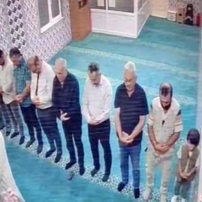 Trabzon'da y&uuml;rekleri ısıtan g&ouml;r&uuml;nt&uuml;: 5 yaşındaki Altan'ın imam sevgisi kamerada