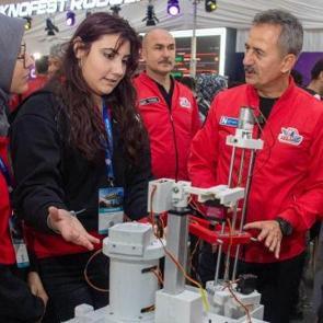 Başkan G&ouml;rg&uuml;n: Savunma sanayimizin en b&uuml;y&uuml;k g&uuml;c&uuml;, gen&ccedil;lerin aklı ve y&uuml;reğidir
