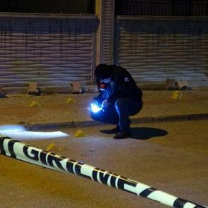 Konya'da dehşet! Boşanma aşamasındaki eşini kızının &ouml;n&uuml;nde vurdu