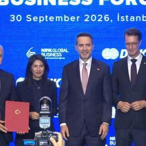 Bakan Bayraktar Almanya&rsquo;nın g&ouml;beğinde ilan etti: Avrupa krizdeyken T&uuml;rkiye rekor kırdı!