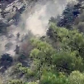 Adana'da deprem sırasında korkutan g&ouml;r&uuml;nt&uuml;! Kaya k&uuml;tlesi koptu