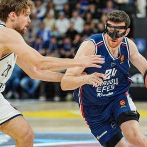 Anadolu Efes Real Madrid'i devirdi!