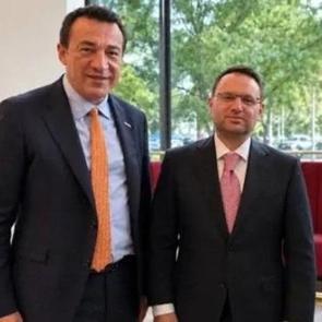 Bakan G&uuml;rlek&rsquo;in T&uuml;rkevi&rsquo;ndeki fotoğrafının perde arkası ortaya &ccedil;ıktı!