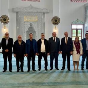 Fatih D&ouml;nmez KEİPA toplantısı i&ccedil;in gittiği Bulgaristan'da soydaşlarla buluştu