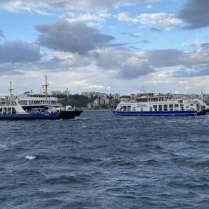 Feribot seferlerine fırtına engeli