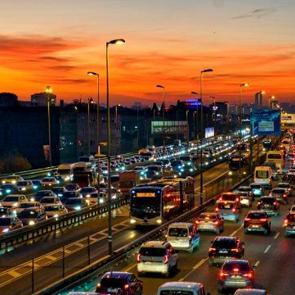 İstanbul'da trafik kilit noktasına yaklaştı
