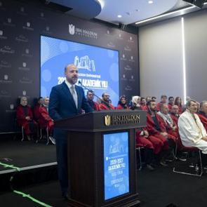 İbn Haldun &Uuml;niversitesi'nde yeni akademik yıl heyecanı: "&Ccedil;ınar ekmeye &ccedil;alışıyoruz"