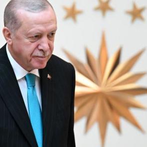 İnin Erdoğan&rsquo;ın sırtından!..