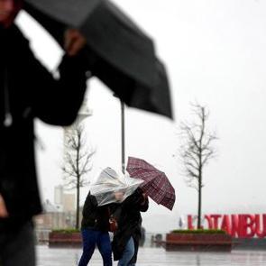 İstanbul, İzmir, Bursa... Meteoroloji'den 20 il i&ccedil;in sarı alarm! &Ccedil;ok kuvvetli geliyor