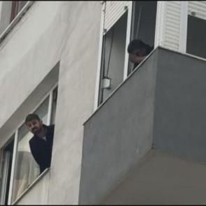 İstanbul'da 8 katlı binada yangın: Mahsur kalanlar var!