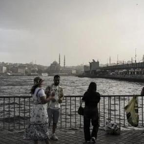İstanbul'da hava birden değişecek! Sağanak bitti ama bu kez fena &uuml;ş&uuml;tecek!