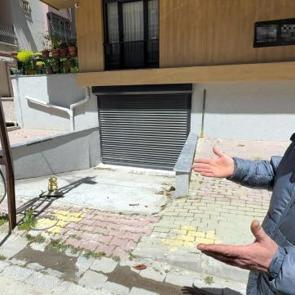 Kentsel d&ouml;n&uuml;ş&uuml;mle yapıldı ancak kapısındaki direk y&uuml;z&uuml;nden garaja ara&ccedil; giremiyor