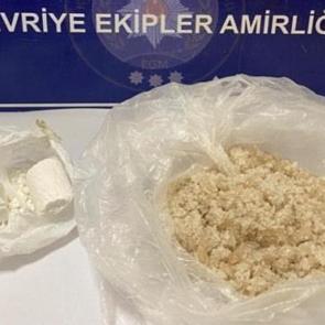 Keşan&rsquo;da polisin durdurduğu bir ticari taksiden 157,61 gram uyuşturucu ele ge&ccedil;irildi