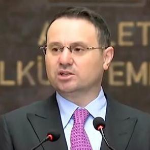 MHK'ya operasyon sonrası Bakan G&uuml;rlek'ten a&ccedil;ıklama