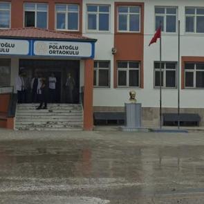 &Ouml;ğrenci, okula t&uuml;fekle geldi! Anında m&uuml;dahale edildi