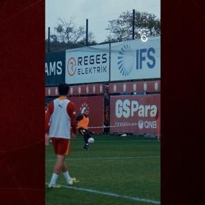 Okan Buruk'tan antrenmanda jeneriklik gol!