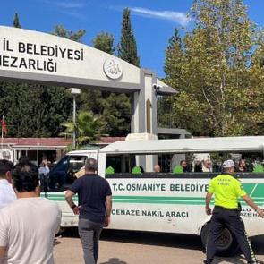 Osmaniye'de saldırıda &ouml;len &ouml;ğretmen toprağa verildi 
