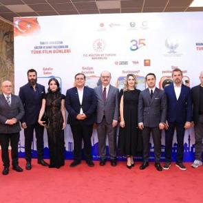 &Ouml;zbekistan'da T&uuml;rk sineması r&uuml;zgarı esti! Taşkent'te T&uuml;rk sanat&ccedil;ılara yoğun ilgi